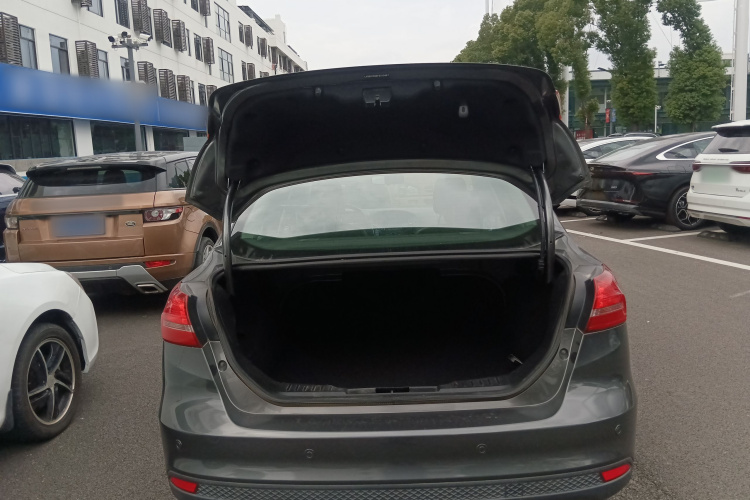 福特 福克斯 2015款 三厢 1.6L 自动风尚型局部细节23