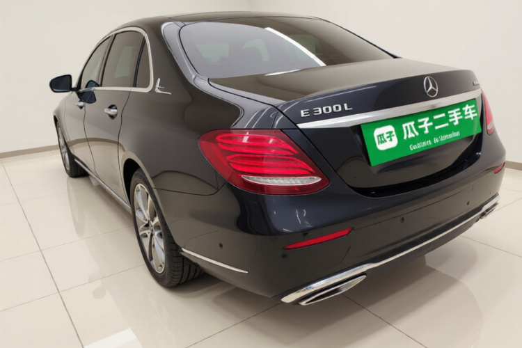 奔驰E级 2018款 改款 E 300 L 豪华型车身外观5