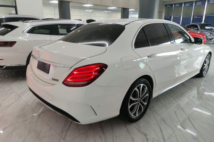 奔驰C级 2017款 改款 C 180 L 时尚型运动版车身外观7