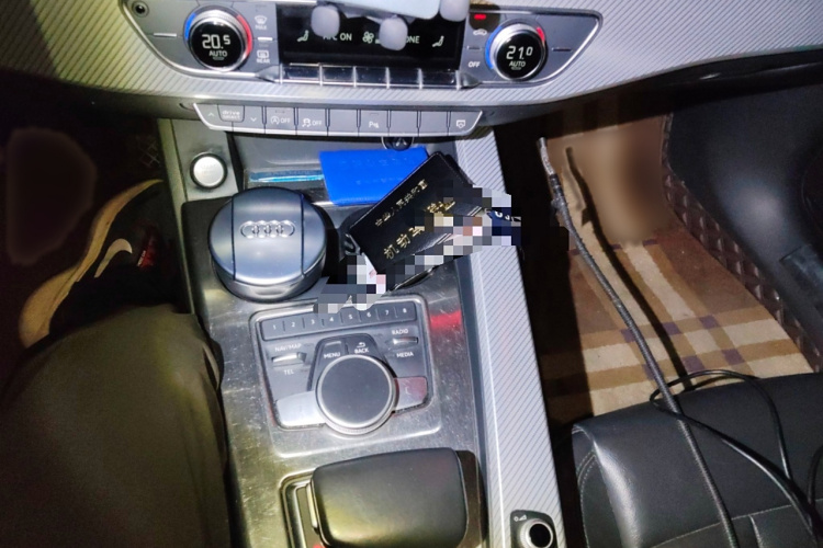 奥迪A4L 2018款 30周年年型 40 TFSI 时尚型局部细节18