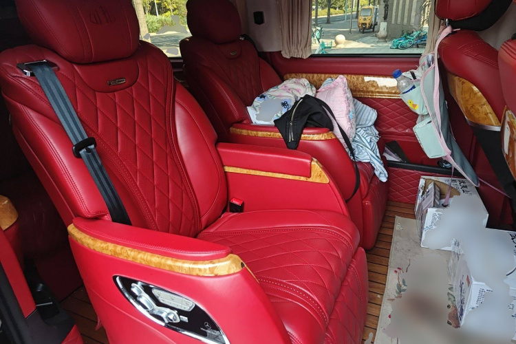 奔驰 威霆 2021款 2.0T 精英版 7座中控内饰7004