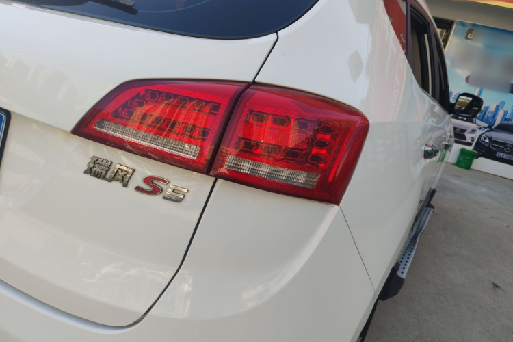 江汽集团 瑞风S5 2013款 2.0T 手动尊享版车身外观9