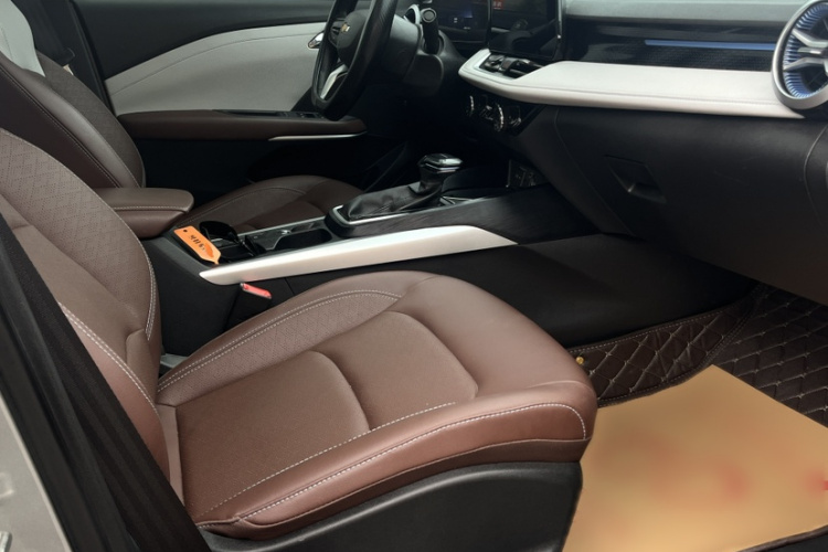 雪佛兰 科鲁泽 2023款 1.5L 双离合悦享版中控内饰7004