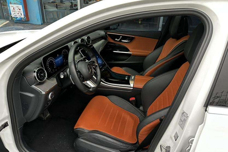 奔驰C级 2022款 改款 C 200 L 运动版中控内饰7002