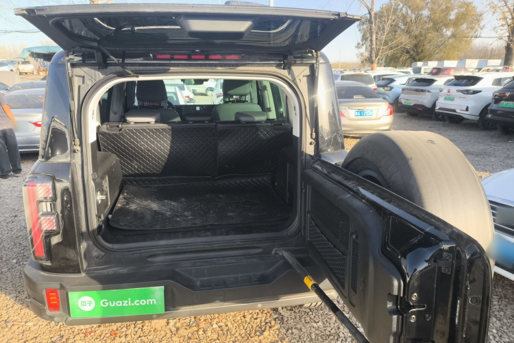 北京BJ40 2024款 2.0T 全新城市猎人版 侠客型机舱底盘23