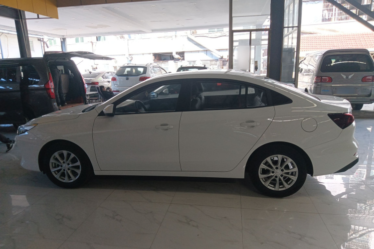 荣威i5 2023款 1.5L 手动舒享版车身外观4