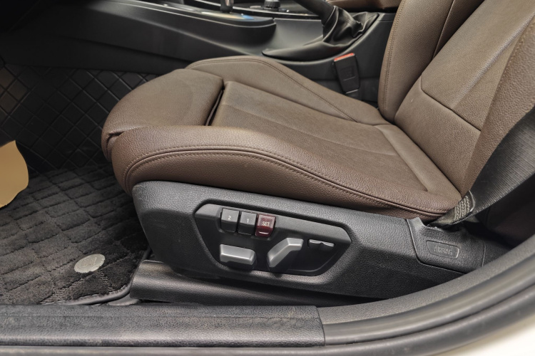 宝马3系 2018款 320Li 时尚型中控内饰7003