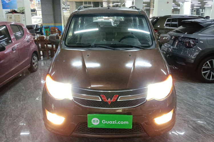 五菱汽车 五菱宏光 2014款 1.5L S标准型车身外观2