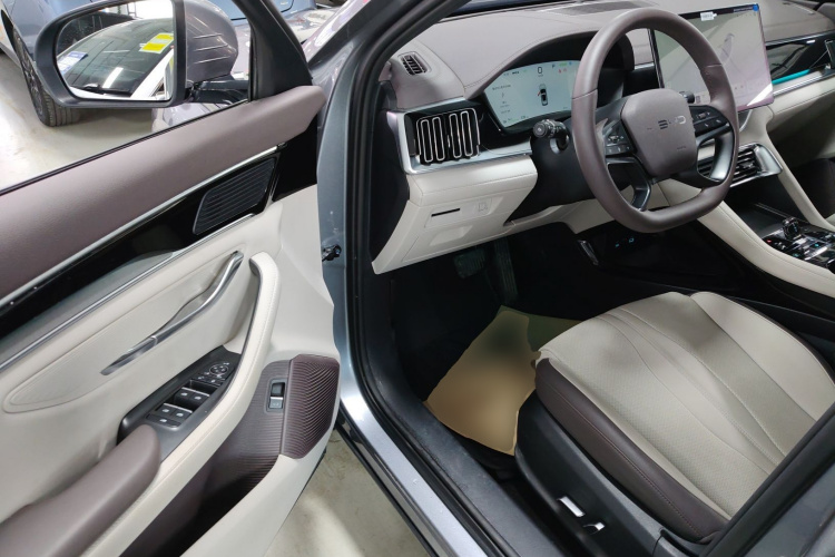 比亚迪 宋PLUS新能源 2025款 EV 520km 尊贵型中控内饰7003
