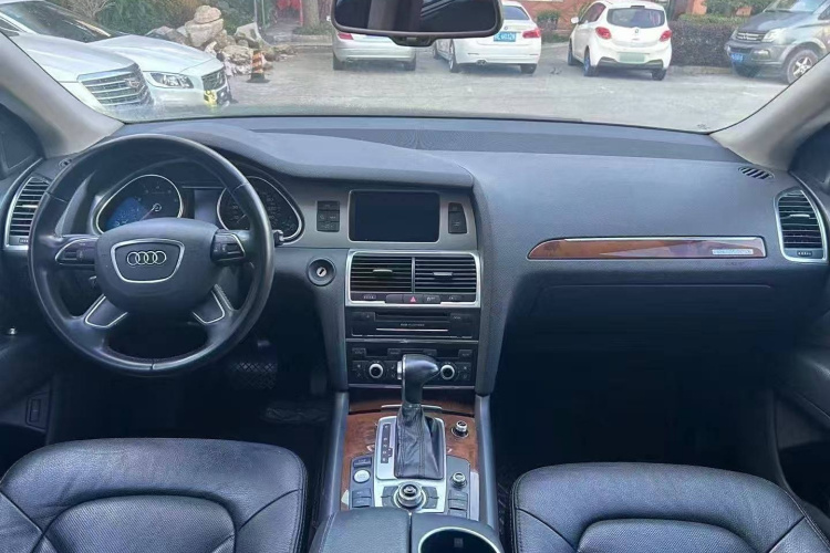 奥迪Q7 2014款 35 TFSI 进取型中控内饰7001