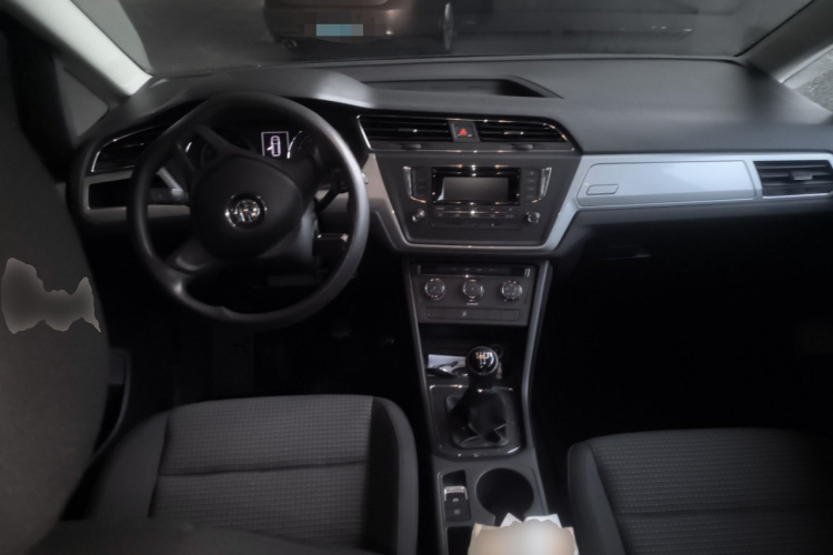 大众 2018款 途安L 1.6L 手动风尚版中控内饰12