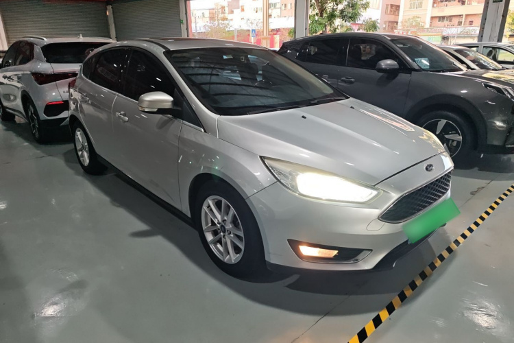 福特 福克斯 2015款 两厢 EcoBoost 180 自动精英型车身外观3