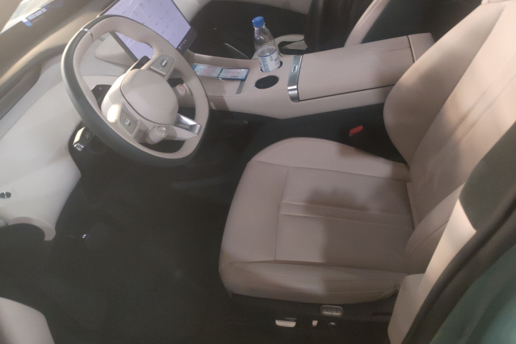 小米汽车 小米YU7 2025款 超长续航高性能四驱Max版局部细节19