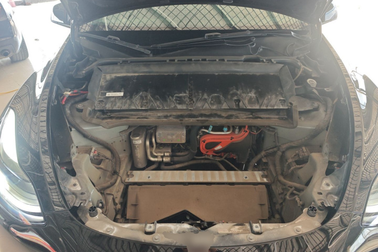 特斯拉 Model Y 2022款 后轮驱动版机舱底盘24