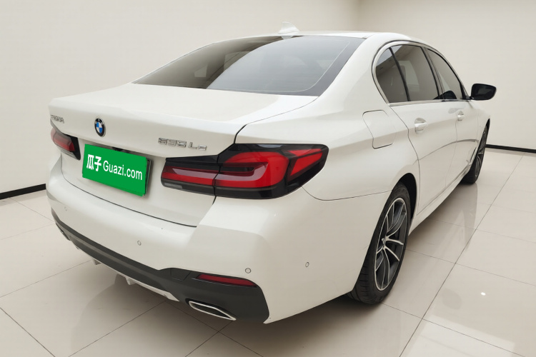 宝马5系新能源 2021款 535Le M运动套装车身外观7