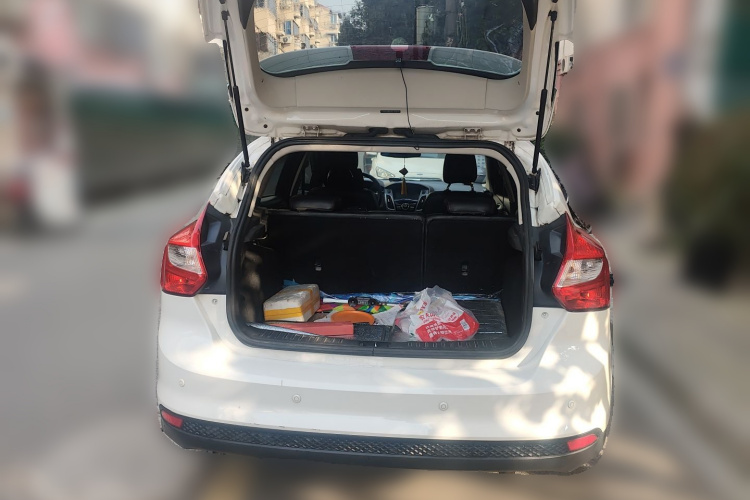 福特 福克斯 2012款 两厢 1.6L 手动舒适型局部细节23