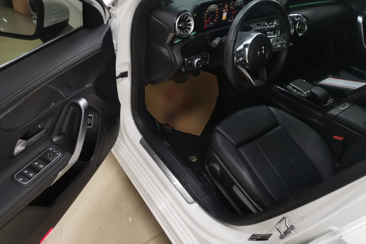 奔驰A级 2022款 改款 A 200 L 运动轿车时尚型中控内饰20