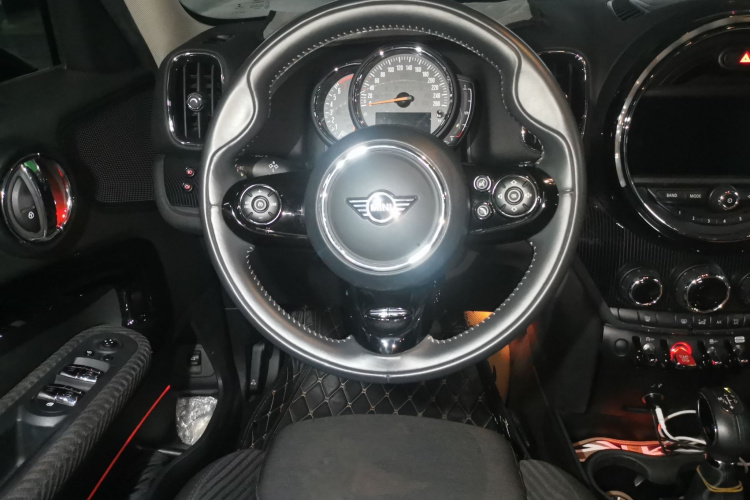 MINI Countryman 2018款 1.5T COOPER 艺术家局部细节13