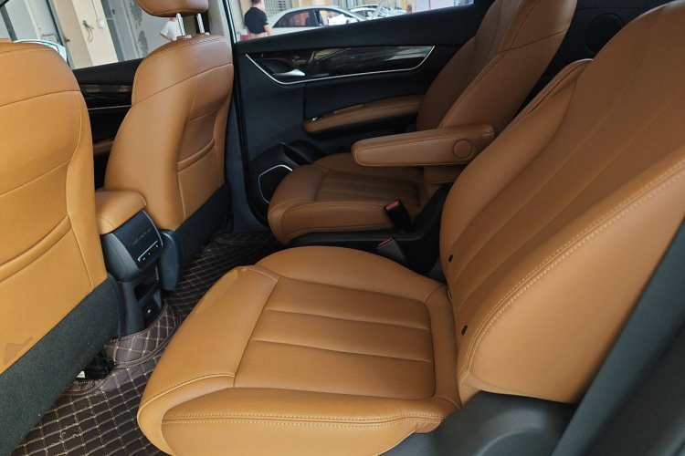 比亚迪 宋MAX 2018款 1.5T 自动智联豪华型 6座中控内饰21