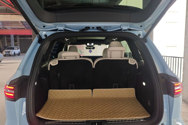 理想汽车 理想ONE 2020款 增程6座版机舱底盘23