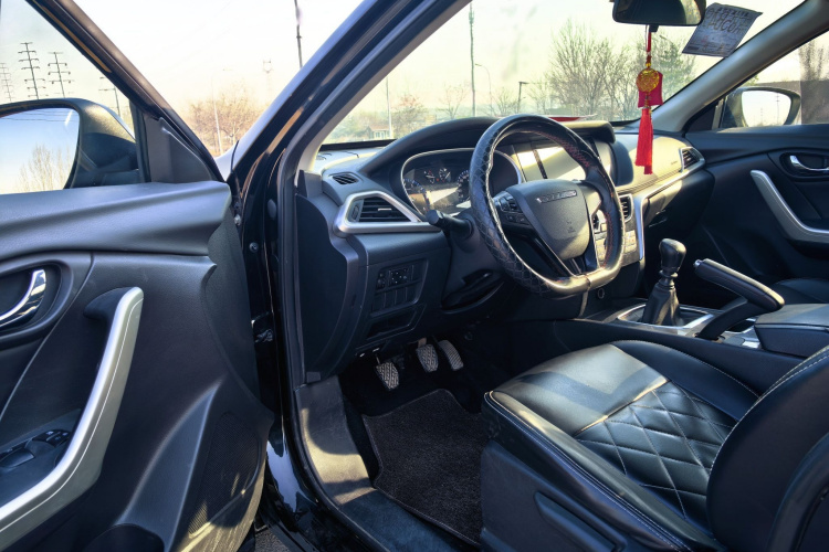 启辰T90 2017款 2.0L 手动辰尚版中控内饰7004