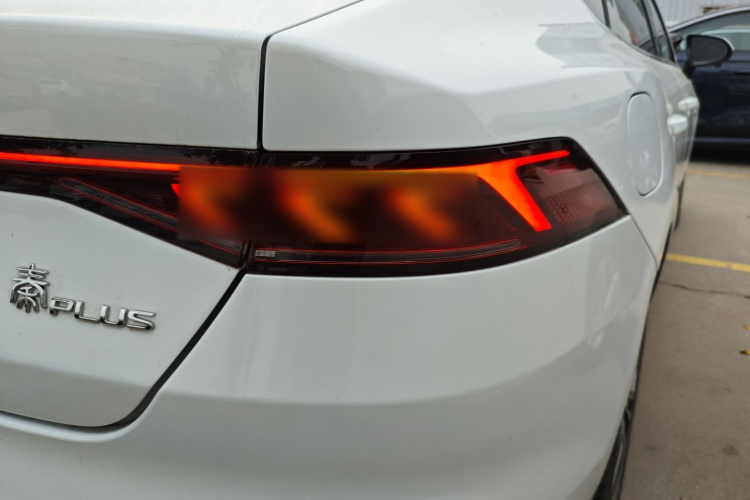 比亚迪 秦PLUS 2021款 DM-i 55KM 旗舰型车身外观9