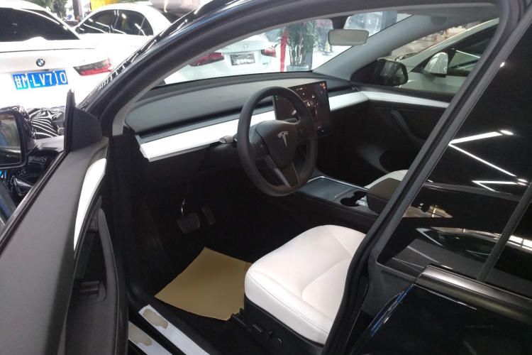 特斯拉 Model Y 2022款 改款 后轮驱动版中控内饰19