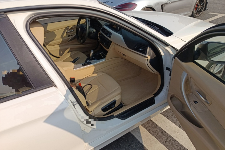 宝马3系 2013款 316i 进取型局部细节9005