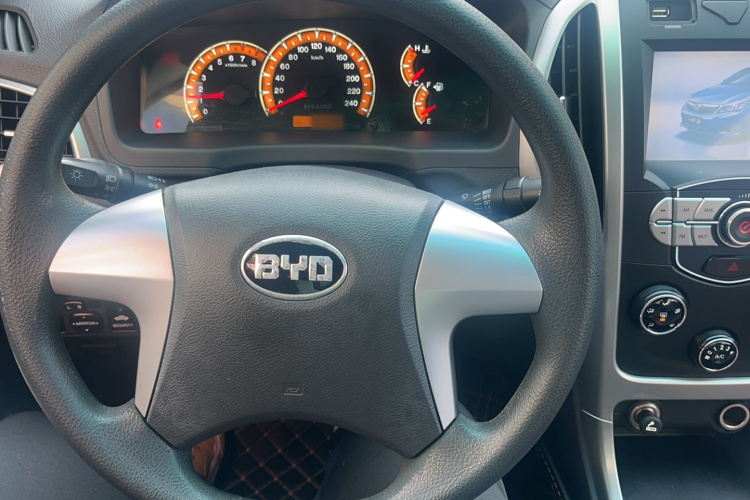 比亚迪F3 2015款 节能版 1.5L 手动舒适型中控内饰13