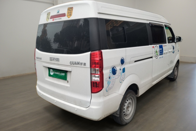 SRM鑫源 好运 2023款 标准型客车 6座车身外观7