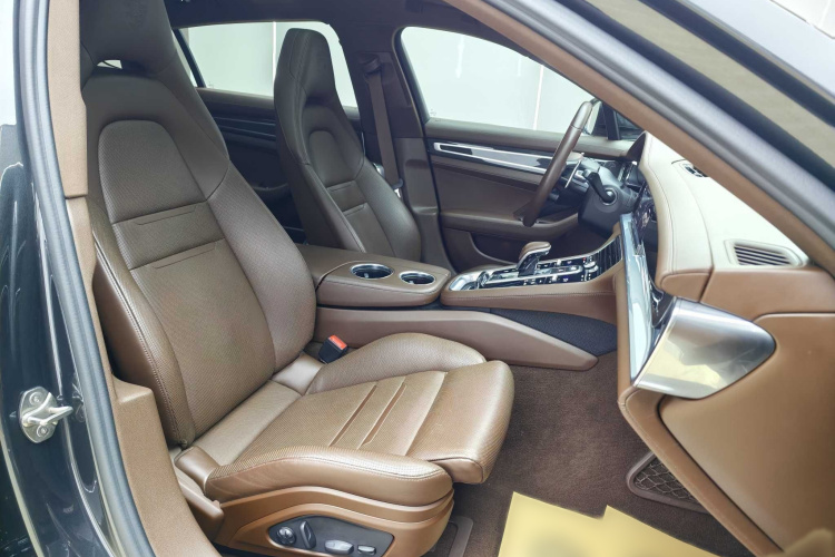 保时捷 2023款 Panamera 4 行政加长版 2.9T中控内饰7009