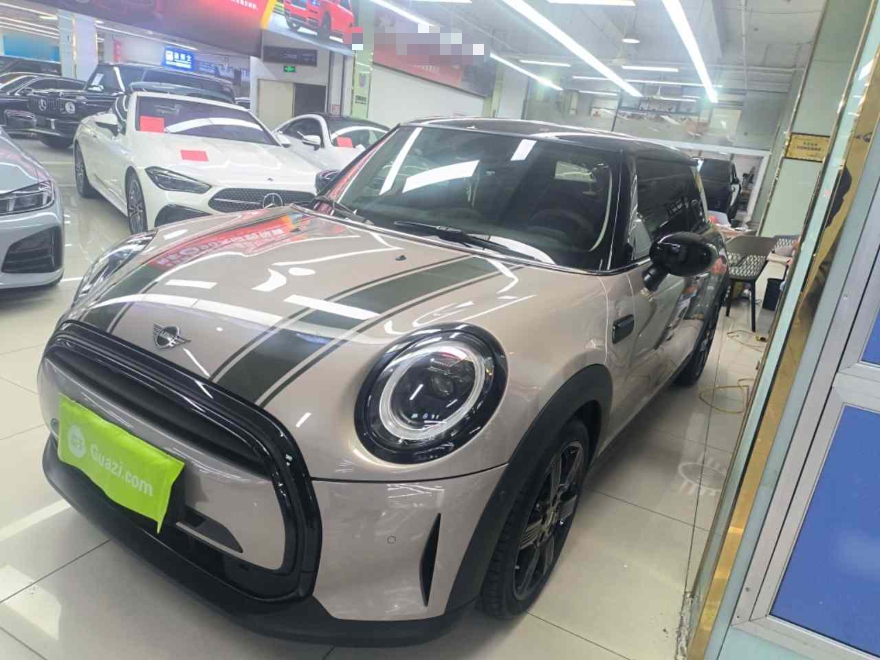 MINI 2023款 改款 1.5T COOPER 艺术家(2)