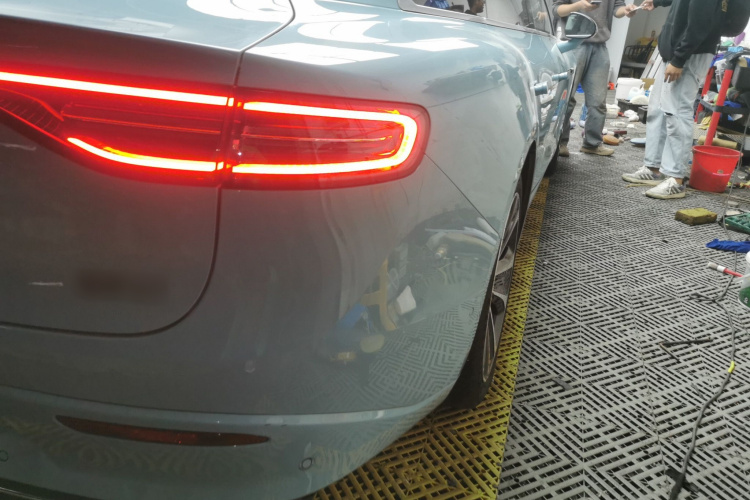 鸿蒙智行 智界S7 2025款 785km Ultra车身外观9