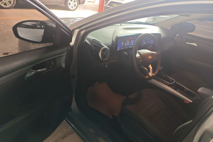 雪佛兰 科鲁泽 2023款 1.5L 双离合乐享版中控内饰7003