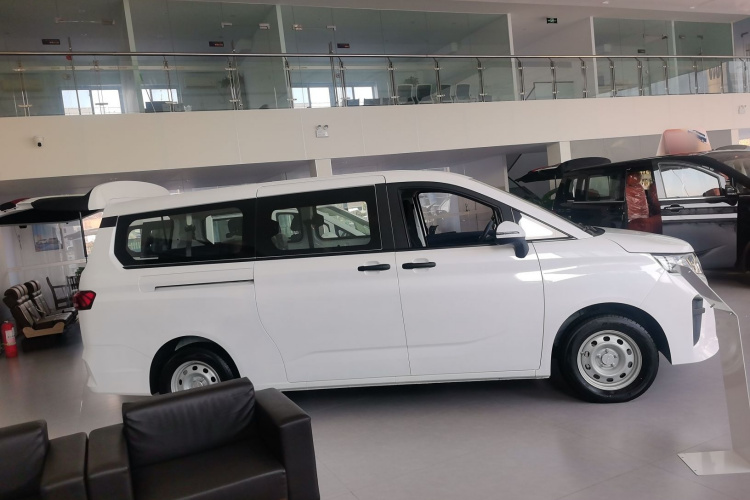 BAW北汽制造 锐胜王牌M7 2024款 1.6L 长轴创富型 7座车身外观6002