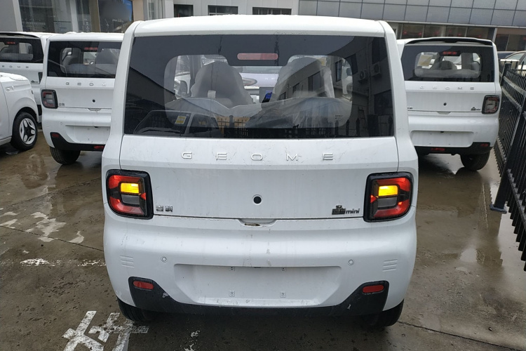 吉利银河 2024款 熊猫mini 200km 耐力熊车身外观6