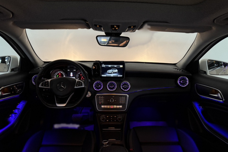 奔驰GLA 2019款 GLA 200 动感型中控内饰7003