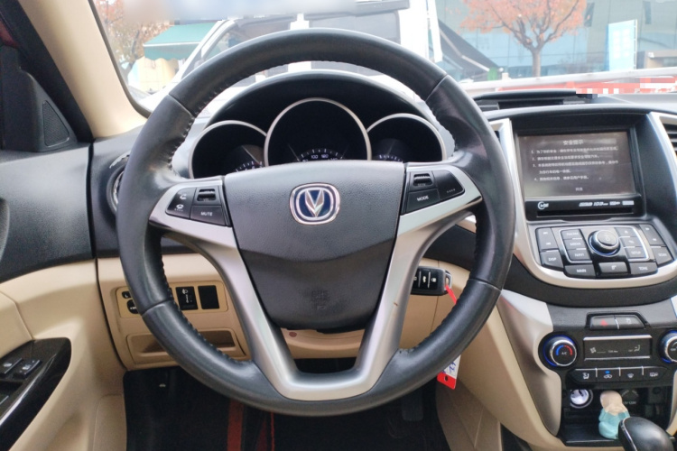 长安 逸动 2015款 1.6L 自动豪华型局部细节13