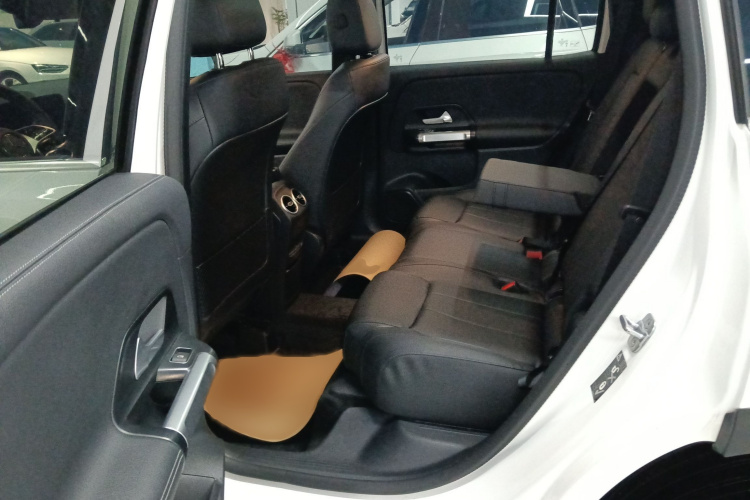 奔驰GLB 2024款 GLB 200 动感型中控内饰7004