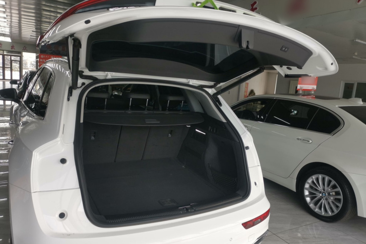 奥迪Q5L 2020款 45 TFSI 尊享时尚型机舱底盘23