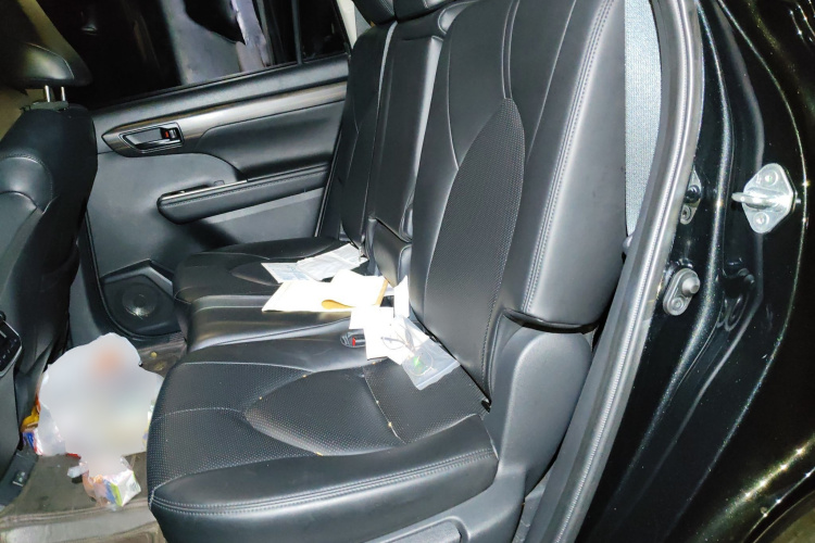 丰田 汉兰达 2023款 2.5L智能电混双擎四驱精英版 7座中控内饰21