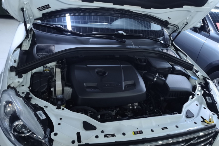 沃尔沃XC60 2017款 T5 AWD 智远升级版机舱底盘24