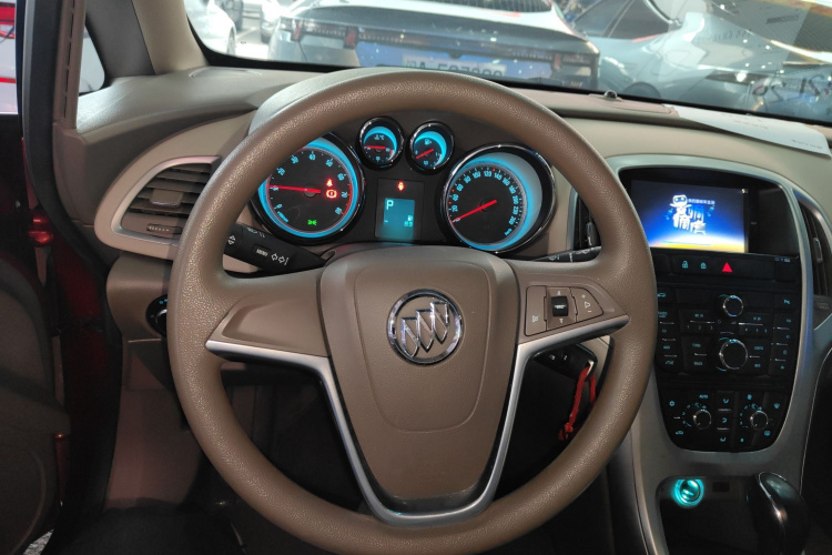 别克 英朗 2013款 GT 1.6L 自动时尚版中控内饰13