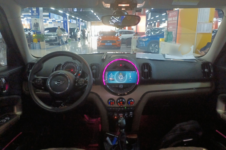 MINI Countryman 2018款 2.0T COOPER S ALL4 艺术家中控内饰7002