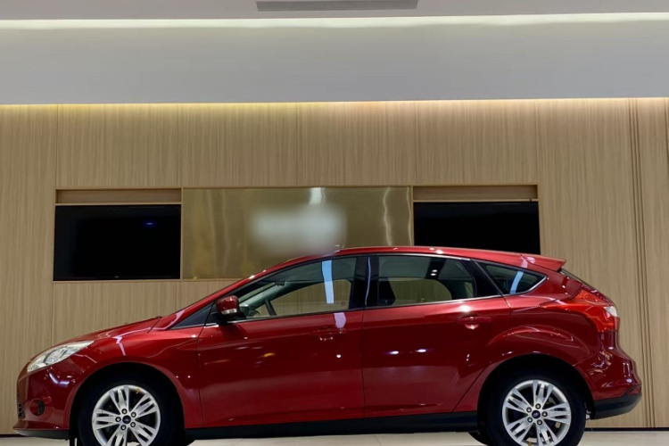 福特 福克斯 2012款 两厢 1.6L 自动舒适型车身外观6001