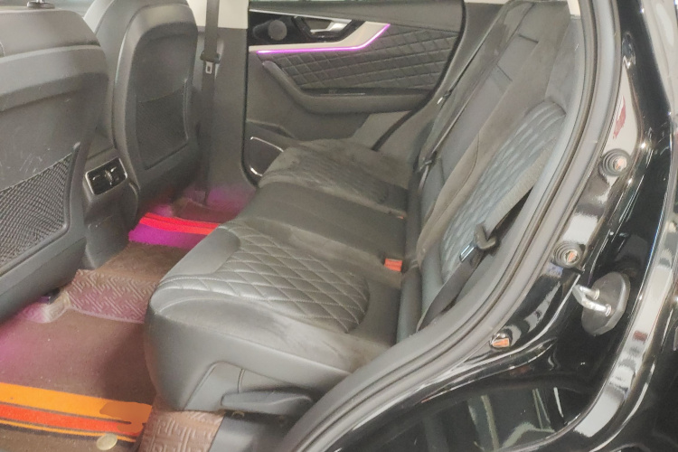 红旗HS5 2019款 2.0T 智联旗享四驱版中控内饰21