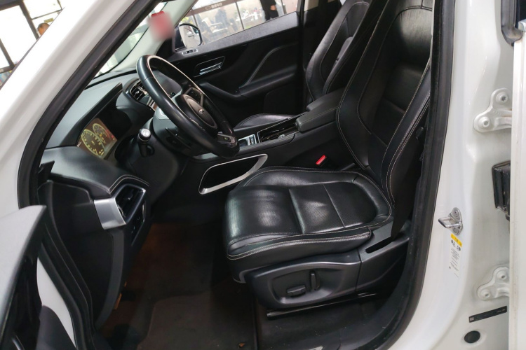 捷豹F-PACE 2016款 3.0 SC 四驱R-Sport运动版局部细节19