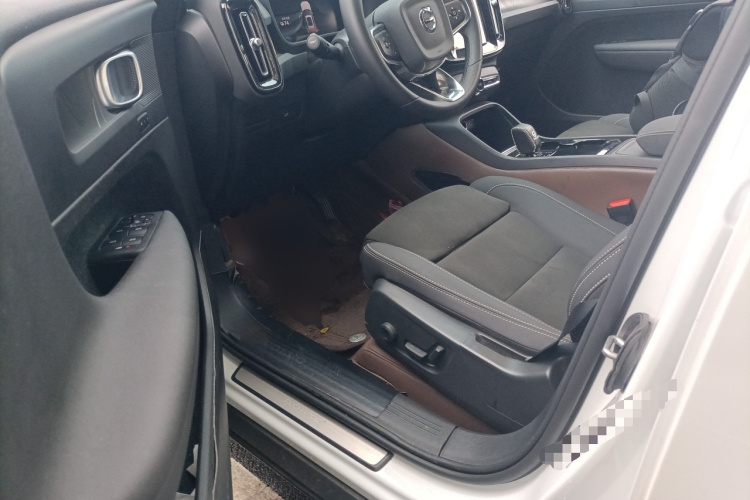 沃尔沃XC40新能源 2024款 长续航版中控内饰20