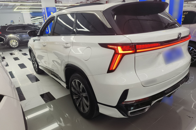 长安CS75 PLUS 2023款 第三代 1.5T 自动尊贵型车身外观4