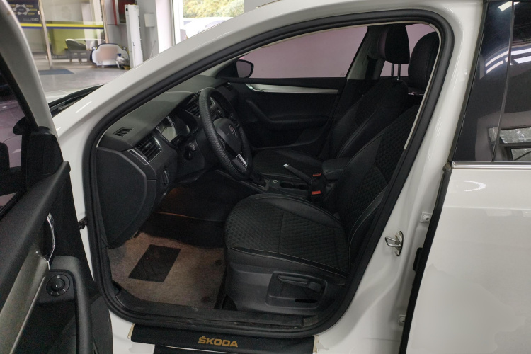 斯柯达 明锐 2018款 TSI280 DSG豪华版中控内饰19